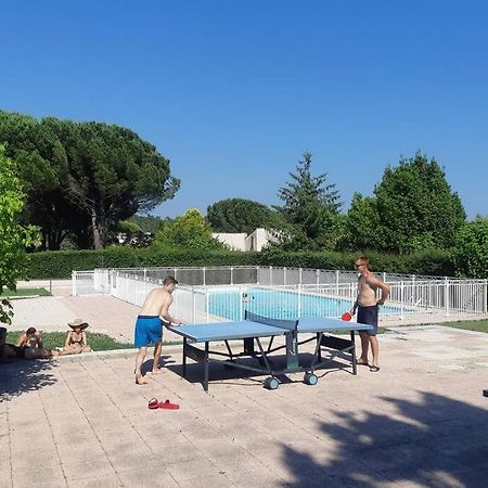 Mazet dans résidence avec piscine Bagnols-en-Forêt Esterno foto