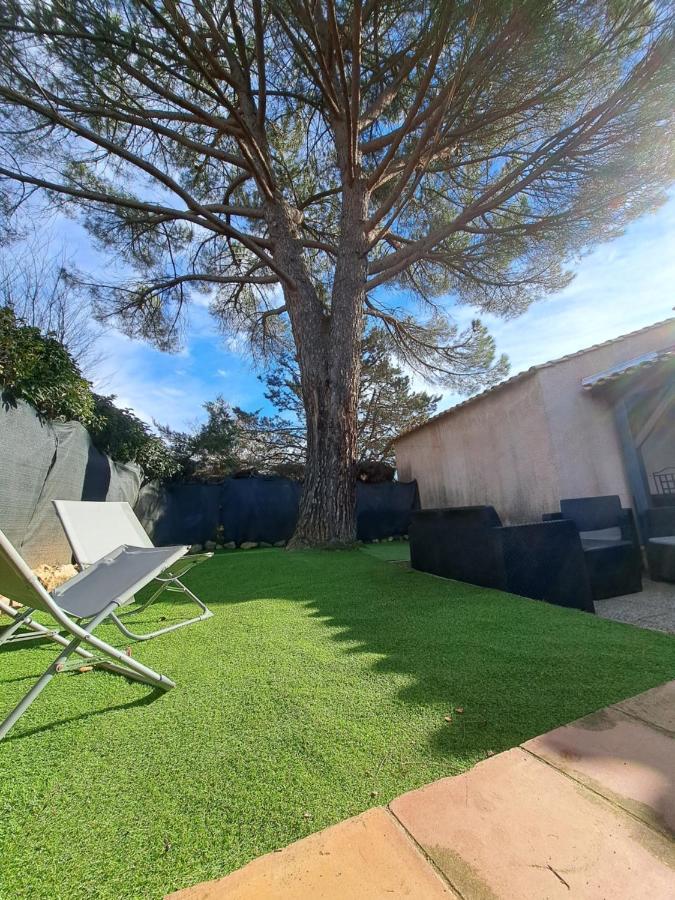 Mazet dans résidence avec piscine Bagnols-en-Forêt Esterno foto