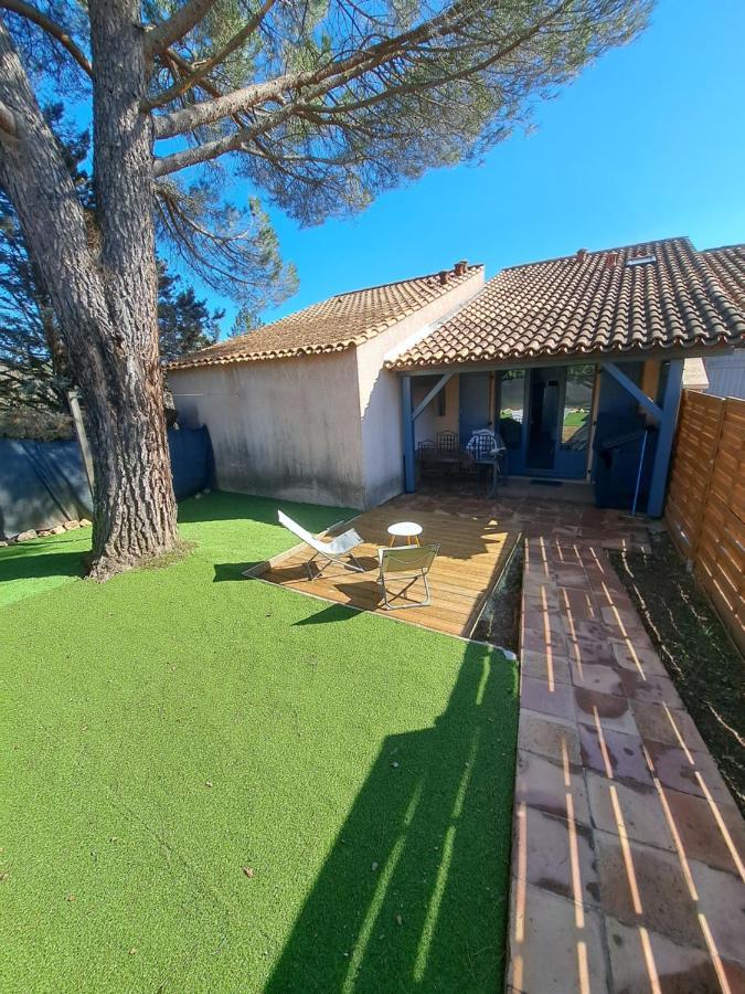 Mazet dans résidence avec piscine Bagnols-en-Forêt Esterno foto